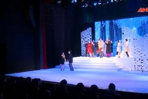 Nhà hát Tuổi trẻ công diễn vở nhạc kịch "Sóng"