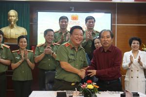 Cục Truyền thông CAND ký kết hợp tác với Hội Nhà văn Việt Nam và Nhà hát Tuổi trẻ