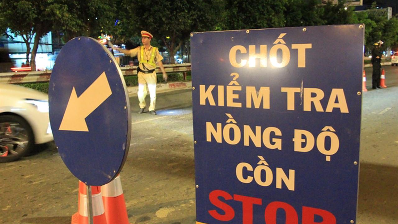 Động cơ trục lợi của những hội nhóm báo chốt CSGT