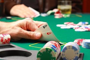Tạm giữ 22 đối tượng đánh bạc Poker trong khách sạn
