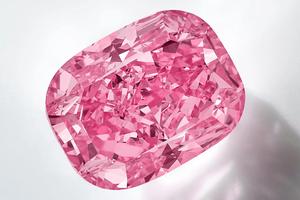  Kim cương hồng tím siêu hiếm được định giá hơn 823 tỉ đồng