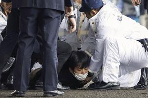 Nhật Bản: Phát hiện chất nghi thuốc súng ở nhà kẻ ném bom khói