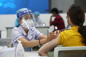 Hà Nội tổ chức tiêm nhắc lại vaccine Covid-19 cho người dân