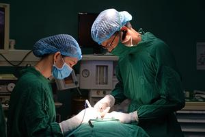  Phẫu thuật cắt u tuyến giáp