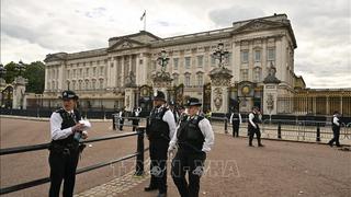 Cảnh sát Anh bắt giữ đối tượng mang hung khí vào Cung điện Buckingham