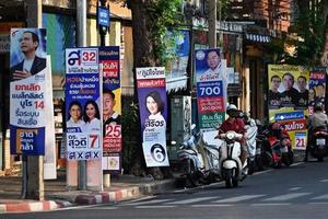 Bầu cử Thái Lan: Ứng cử viên của đảng Tiến bước bứt tốc ấn tượng