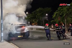 Khánh Hòa: Xe đầu kéo bất ngờ bốc cháy tại khu dân cư