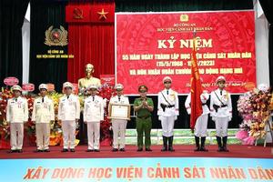 Học viện Cảnh sát nhân dân đón nhận Huân chương Lao động hạng Nhì 