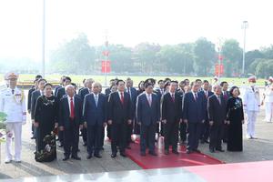 Lãnh đạo Đảng, Nhà nước và Bộ Công an vào Lăng viếng Chủ tịch Hồ Chí Minh