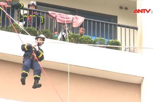 Công an Hà Nội thực tập phương án chữa cháy tại nhà cao tầng