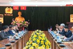 Việt Nam - Hoa Kỳ tăng cường hợp tác nhân đạo