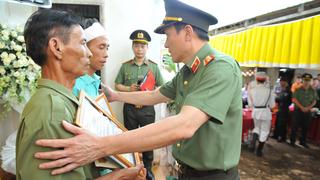 Lãnh đạo Bộ Công an thăm, viếng các cán bộ hy sinh ở Đắk Lắk