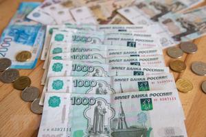 Đồng ruble của Nga giảm mức thấp nhất trong 14 tháng