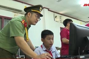 Tuổi trẻ Công an TP.HCM trao tặng máy tính cho học sinh Lào