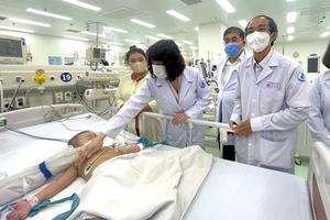 Bộ Y tế kiểm tra công tác chống dịch tay chân miệng, sốt xuất huyết tại TP.HCM