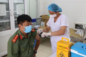 Triển khai tiêm vaccine phòng cúm cho cán bộ chiến sĩ công an