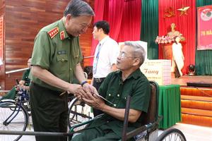 Bộ trưởng Tô Lâm thăm Trung tâm Điều dưỡng thương binh Thuận Thành