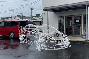 Độc đáo mô hình ô tô bằng dây kim loại