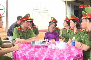Cục Cảnh sát Quản lý hành chính về trật tự xã hội thăm hỏi gia đình liệt sĩ tại Đắk Lắk