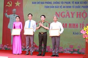 Thứ trưởng Lê Quốc Hùng dự Ngày hội toàn dân bảo vệ an ninh Tổ quốc tại tỉnh Ninh Thuận