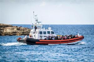 Italia: Hai vụ đắm tàu liên tiếp khiến 30 người di cư mất tích