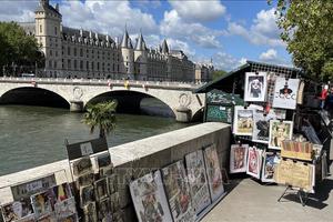 Olympic Paris 2024: Kế hoạch di dời các quầy sách bên sông Seine gây tranh cãi