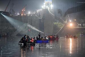Thêm nhiều nạn nhân thiệt mạng trong vụ sập cầu ở Ấn Độ