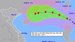 Bão Saola giật cấp 17 áp sát Biển Đông