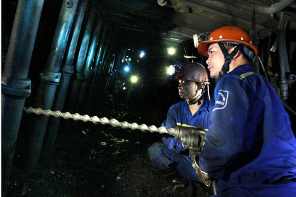 Kiểm soát nguy cơ mất an toàn lao động tại các hầm mỏ