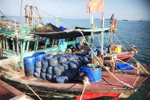 Quảng Ninh: Bắt giữ 4 tàu khai thác thủy sản trái phép