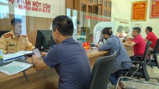 Người dân miền núi Yên Bái hào hứng với biển số định danh