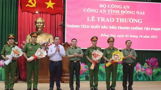 Khen thưởng thành tích bắt đối tượng bắt cóc trẻ em 