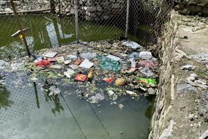 "Điểm nóng" sốt xuất huyết ở Hà Nội ngập trong rác thải