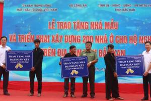 Trao tặng nhà mẫu và triển khai xây dựng 200 nhà ở cho hộ nghèo tại tỉnh Bắc Kạn