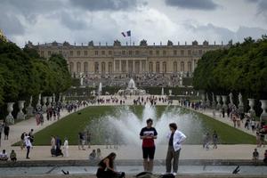 Pháp báo động có bom tại Cung điện Versailles