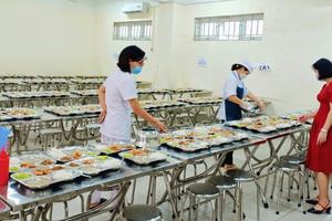 Cần giám sát chất lượng bữa ăn bán trú cho học sinh