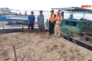 Bắt giữ phương tiện vận chuyển cát trái phép trên sông Đồng Nai