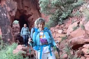 Cụ bà 81 tuổi chinh phục hẻm núi Grand Canyon