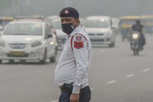 Thủ đô Ấn Độ lưu thông phương tiện theo biển số chẵn, lẻ để hạn chế ô nhiễm