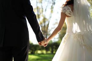 Vận động, khuyến khích kết hôn trước 30 tuổi