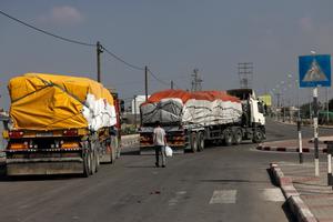 Israel cung cấp nhiên liệu cho xe tải chở hàng viện trợ dải Gaza