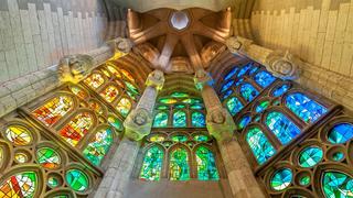 Thắp sáng 4 tòa tháp Vương cung thánh đường Sagrada Familia