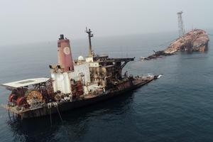 Mối nguy tiềm ẩn từ những tàu chở dầu hết niên hạn