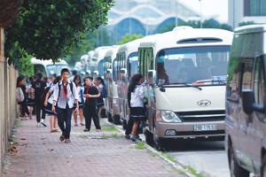 Hàng loạt xe đưa đón học sinh vi phạm về quy định phương tiện và người lái
