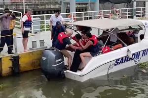 Du khách nước ngoài tham gia cứu một phụ nữ trên sông Sài Gòn