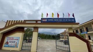 Bất bình trước hành vi vô lễ trong trường học