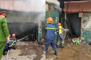 Cháy lớn tại cửa hàng phế liệu ở Trung Văn, Hà Nội