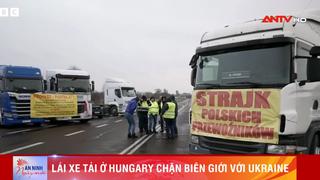 Lái xe tải ở Hungary chặn biên giới với Ukraine