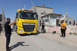 Cửa khẩu Kerem Shalom lần đầu mở cửa với hàng viện trợ
