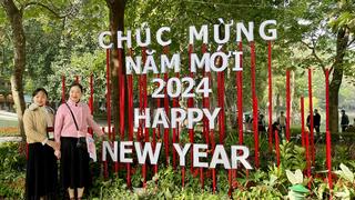 Không khí đón năm mới ở các thành phố lớn 
